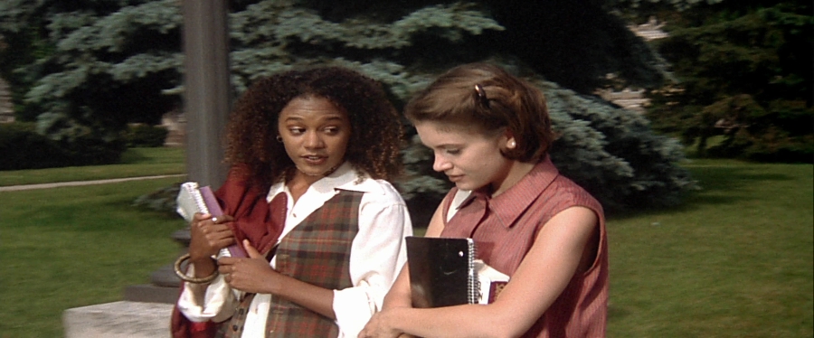 charmed-online-dot-net_EmbraceOfTheVampire1502.jpg