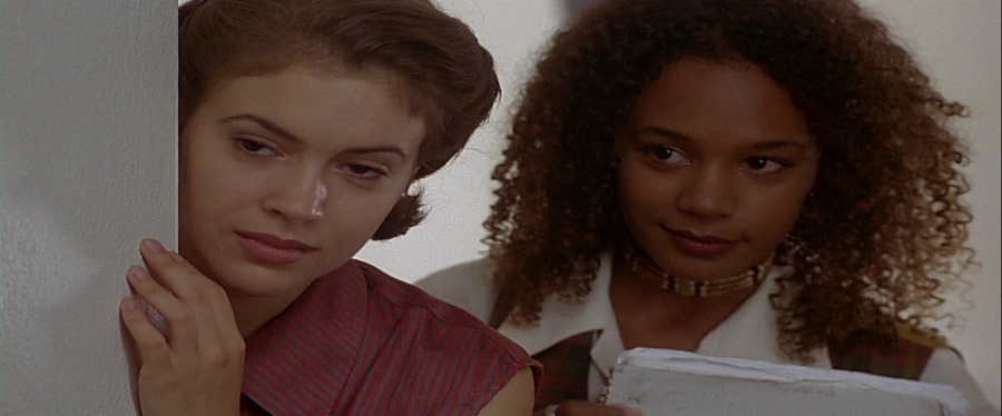 charmed-online-dot-net_EmbraceOfTheVampire1552.jpg