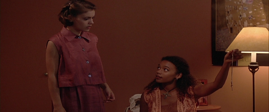 charmed-online-dot-net_EmbraceOfTheVampire1615.jpg