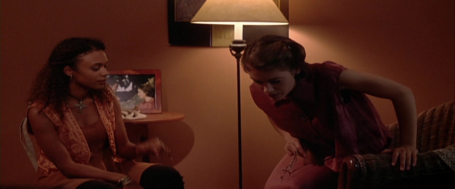 charmed-online-dot-net_EmbraceOfTheVampire1622.jpg