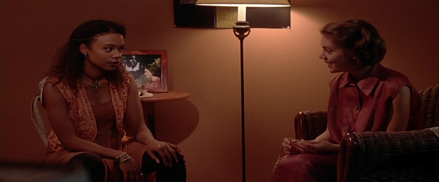 charmed-online-dot-net_EmbraceOfTheVampire1629.jpg