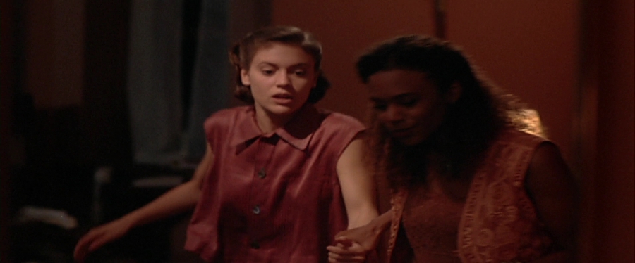 charmed-online-dot-net_EmbraceOfTheVampire1701.jpg