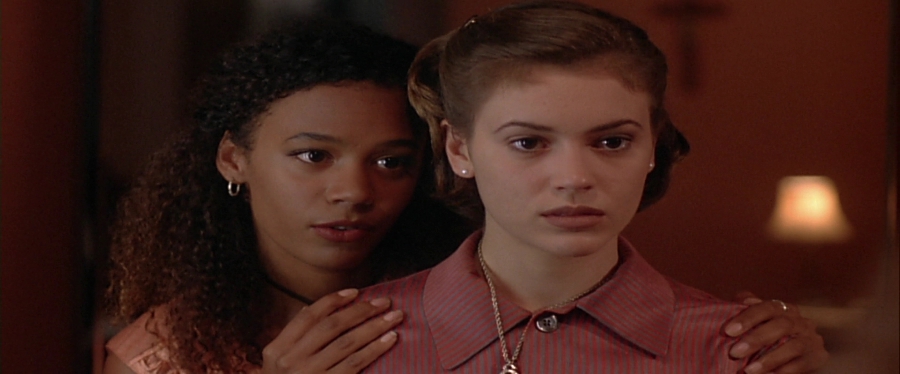 charmed-online-dot-net_EmbraceOfTheVampire1714.jpg