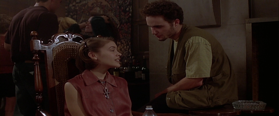 charmed-online-dot-net_EmbraceOfTheVampire1812.jpg