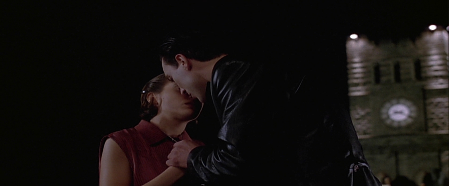 charmed-online-dot-net_EmbraceOfTheVampire2039.jpg