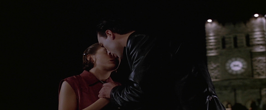 charmed-online-dot-net_EmbraceOfTheVampire2040.jpg