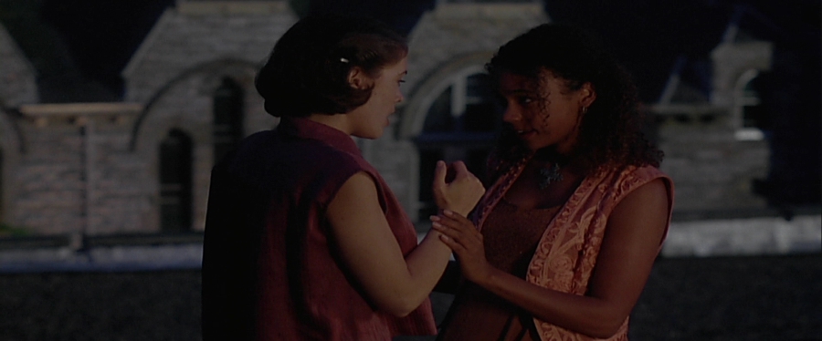 charmed-online-dot-net_EmbraceOfTheVampire2064.jpg