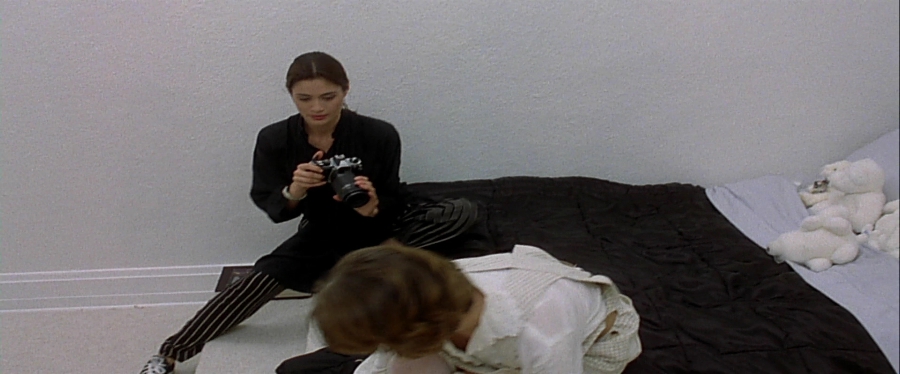charmed-online-dot-net_EmbraceOfTheVampire2848.jpg