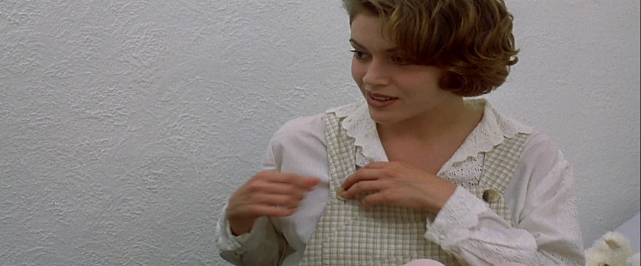 charmed-online-dot-net_EmbraceOfTheVampire2873.jpg