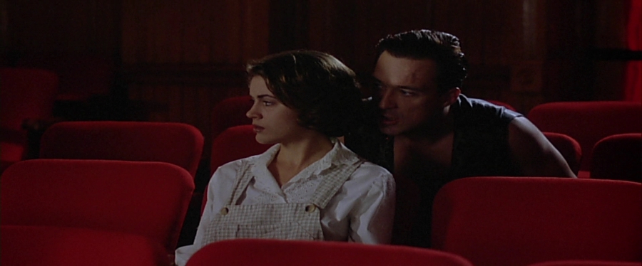 charmed-online-dot-net_EmbraceOfTheVampire3315.jpg