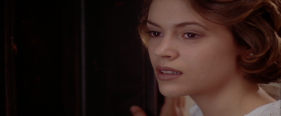 charmed-online-dot-net_EmbraceOfTheVampire3392.jpg