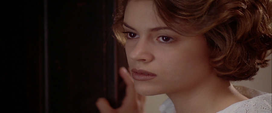 charmed-online-dot-net_EmbraceOfTheVampire3400.jpg