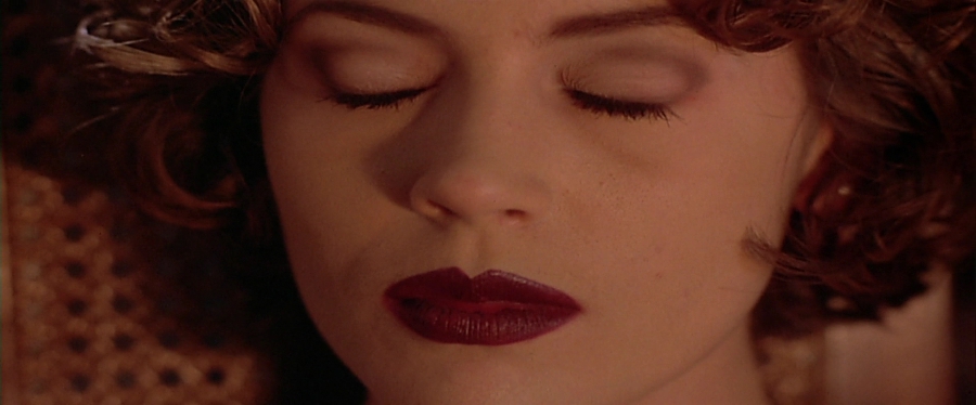 charmed-online-dot-net_EmbraceOfTheVampire3958.jpg