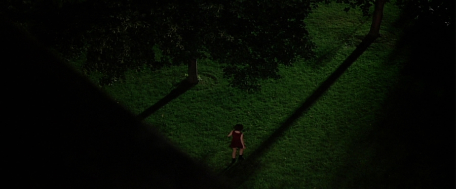charmed-online-dot-net_EmbraceOfTheVampire4207.jpg