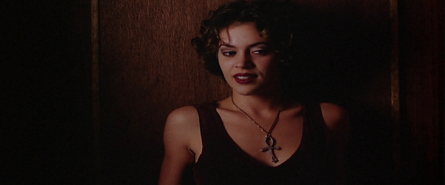 charmed-online-dot-net_EmbraceOfTheVampire4590.jpg