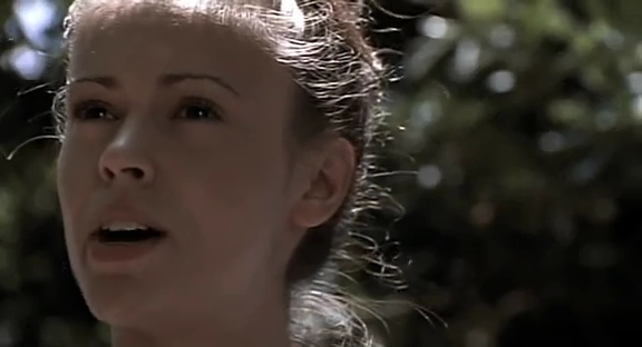 Charmed-Online_dot_nl-HugoPool2064.jpg