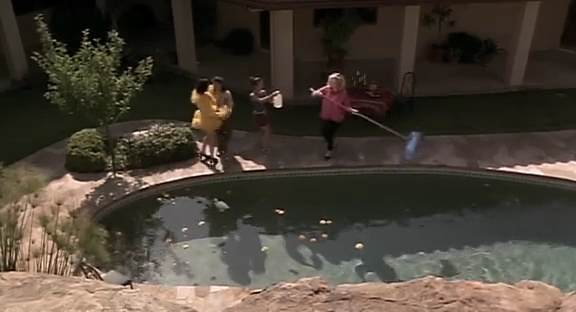 Charmed-Online_dot_nl-HugoPool3314.jpg