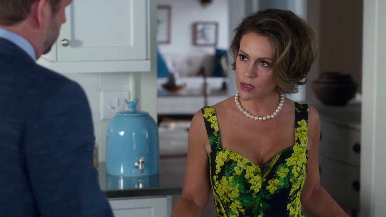 Charmed-Online-dot-NL_Insatiable1x01-1083.jpg