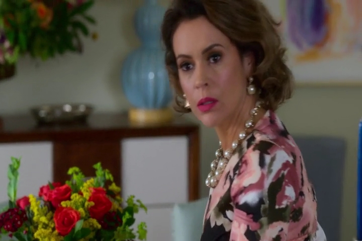 Charmed-Online-dot-NL_Insatiable1x03-0822.jpg