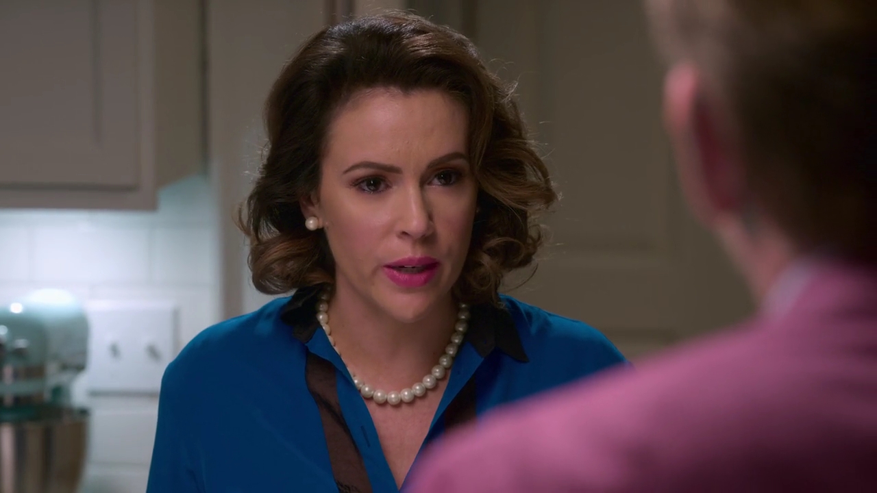 Charmed-Online-dot-NL_Insatiable1x11-0715.jpg