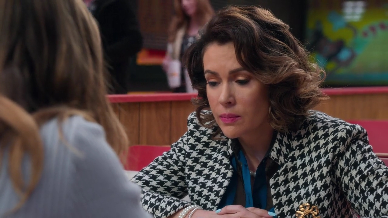 Charmed-Online-dot-NL_Insatiable1x11-1304.jpg