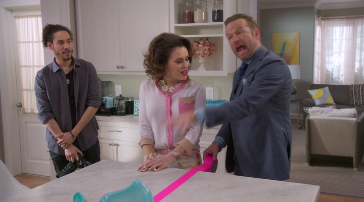 Charmed-Online-dot-nl_Insatiable2x08-00152.jpg