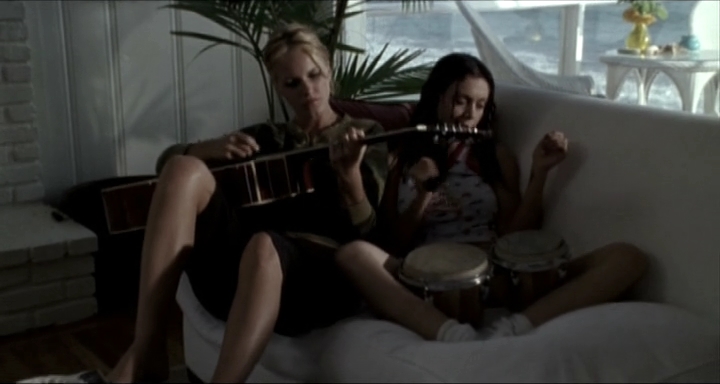 Charmed-Online-dot-nl_KissTheBride0865.jpg