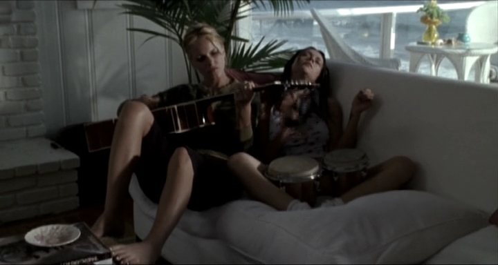 Charmed-Online-dot-nl_KissTheBride0868.jpg
