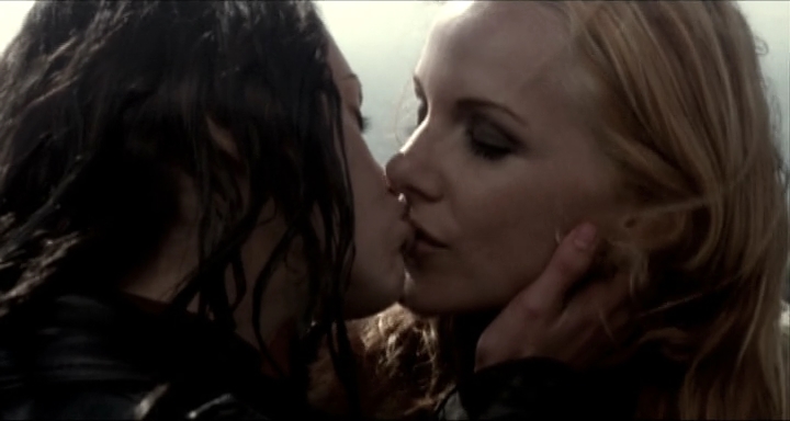 Charmed-Online-dot-nl_KissTheBride1295.jpg