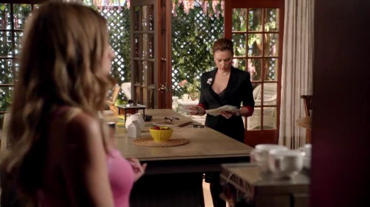 Charmed-Online-dot-net_Mistresses1x04AKissIsJustaKiss0906.jpg