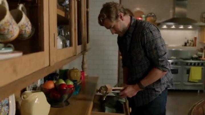 Charmed-Online-dot-net_Mistresses1x09GuessWhosComingtoDinner0180.jpg