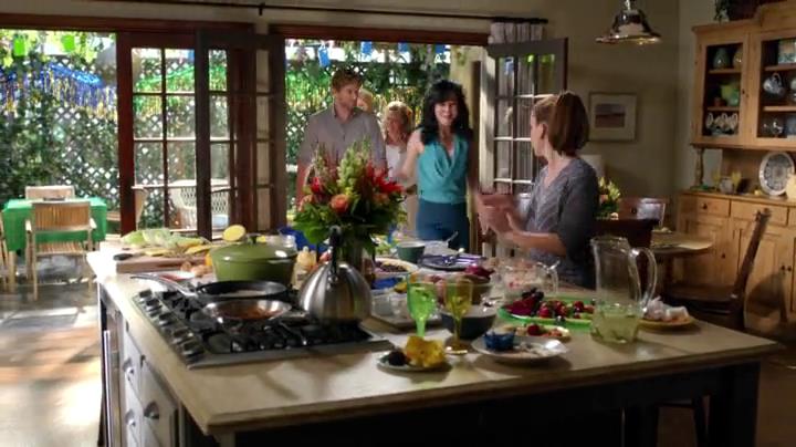 Charmed-Online-dot-net_Mistresses1x09GuessWhosComingtoDinner1695.jpg