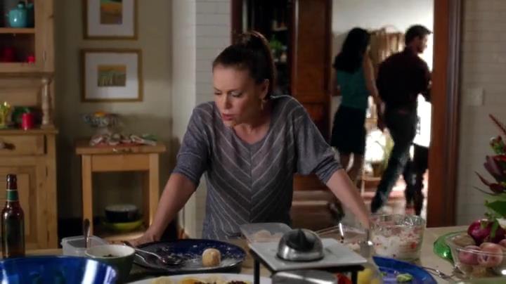 Charmed-Online-dot-net_Mistresses1x09GuessWhosComingtoDinner1724.jpg