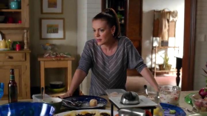 Charmed-Online-dot-net_Mistresses1x09GuessWhosComingtoDinner1727.jpg