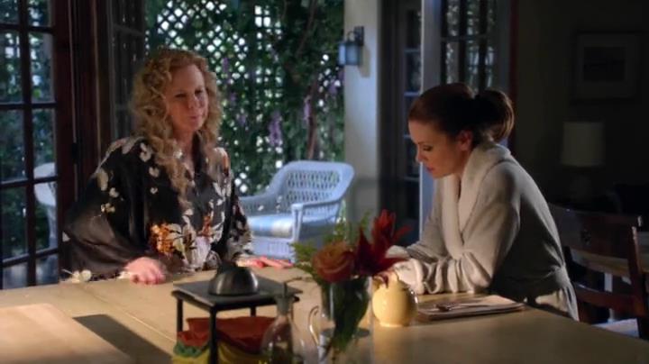 Charmed-Online-dot-net_Mistresses1x09GuessWhosComingtoDinner1949.jpg