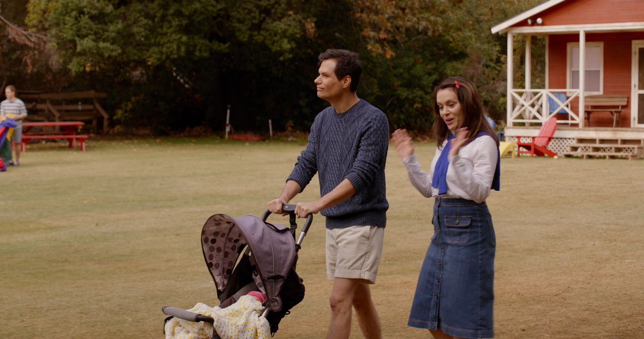 Charmed-Online-dot-nl_WetHotAmericanSummer10YearsLater-1x02Softball0237.jpg