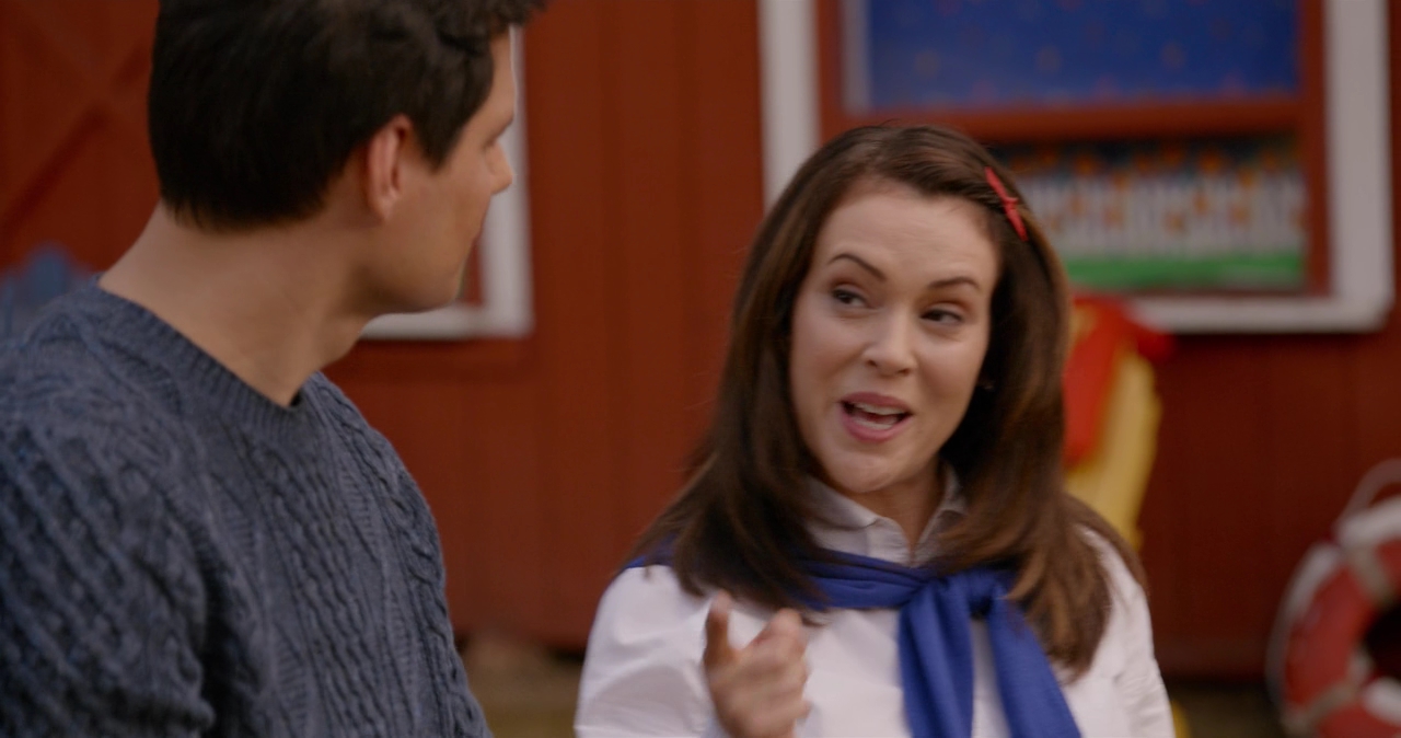 Charmed-Online-dot-nl_WetHotAmericanSummer10YearsLater-1x02Softball0240.jpg