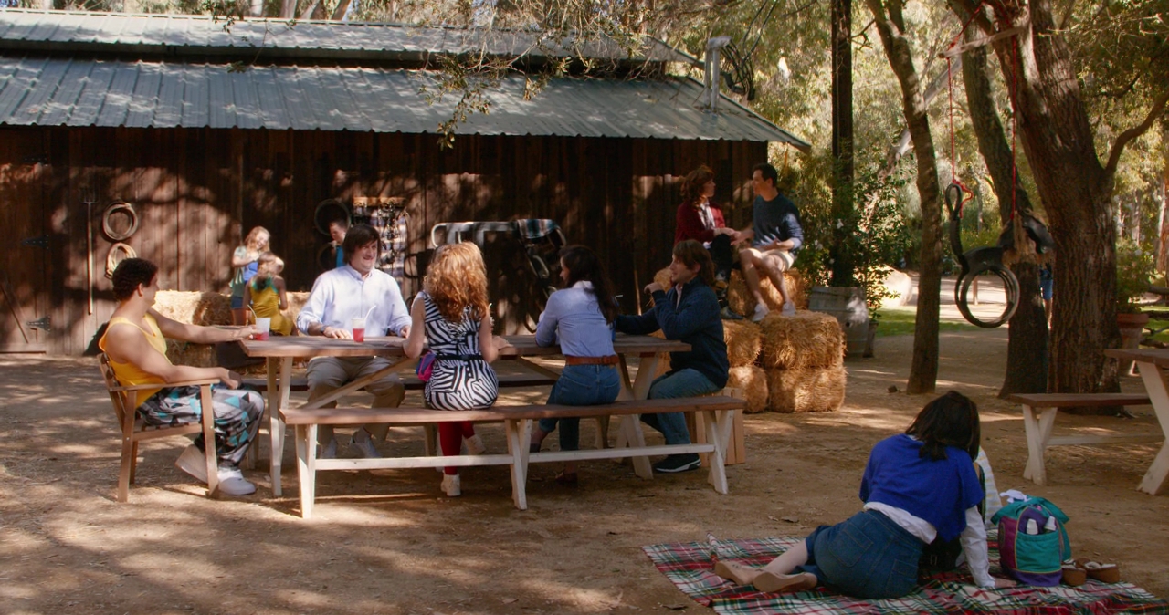 Charmed-Online-dot-nl_WetHotAmericanSummer10YearsLater-1x04Lunch0398.jpg