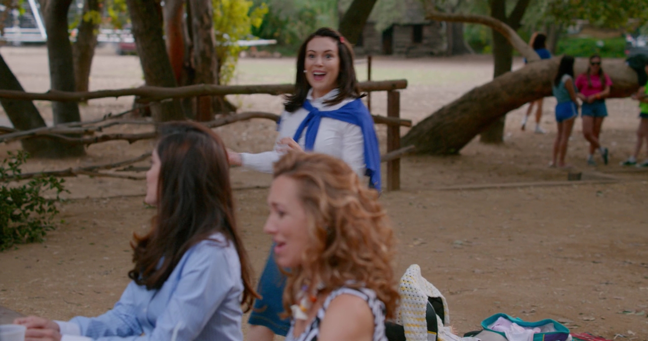 Charmed-Online-dot-nl_WetHotAmericanSummer10YearsLater-1x04Lunch0526.jpg