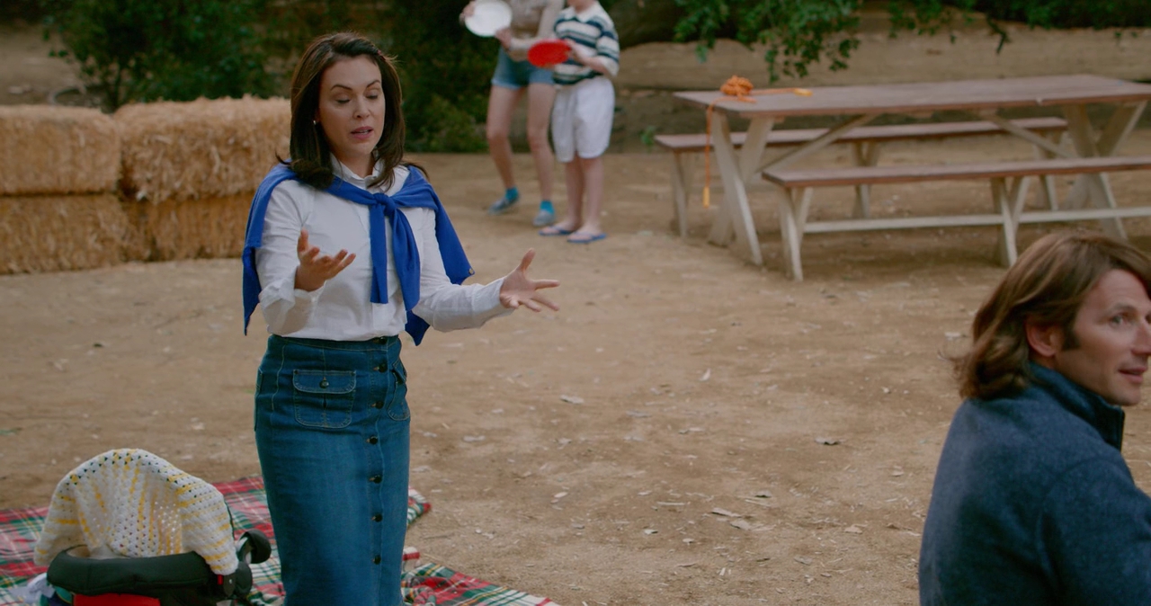 Charmed-Online-dot-nl_WetHotAmericanSummer10YearsLater-1x04Lunch0540.jpg