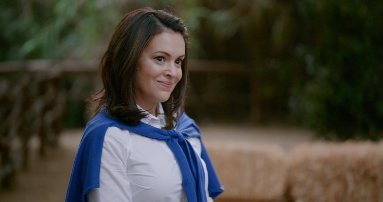 Charmed-Online-dot-nl_WetHotAmericanSummer10YearsLater-1x04Lunch0559.jpg