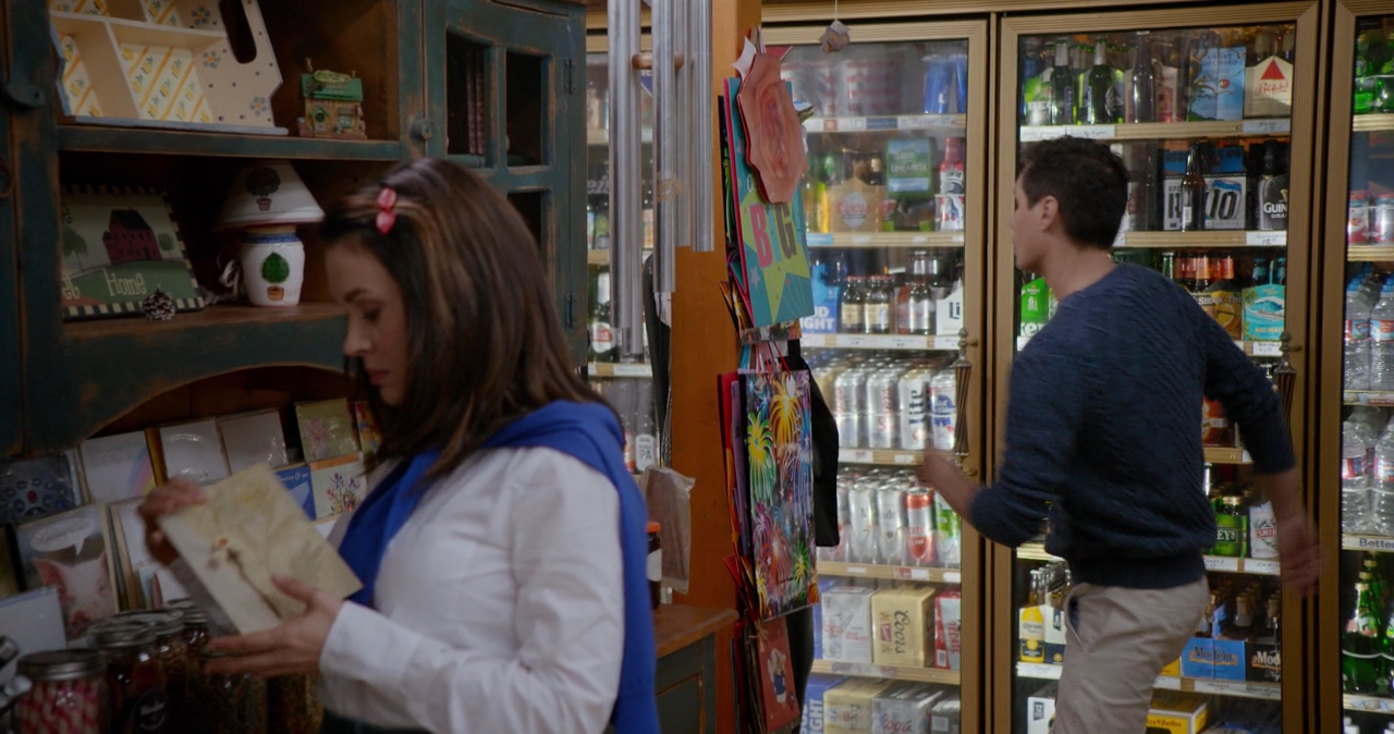 Charmed-Online-dot-nl_WetHotAmericanSummer10YearsLater-1x04Lunch0644.jpg