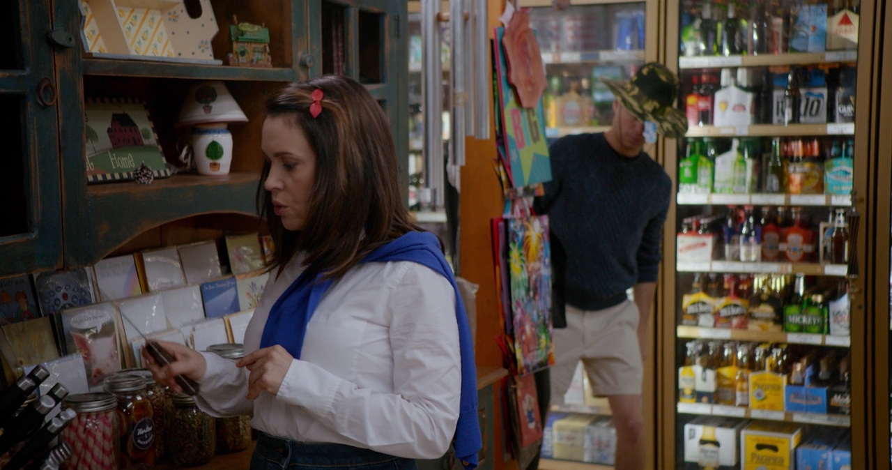 Charmed-Online-dot-nl_WetHotAmericanSummer10YearsLater-1x04Lunch0651.jpg