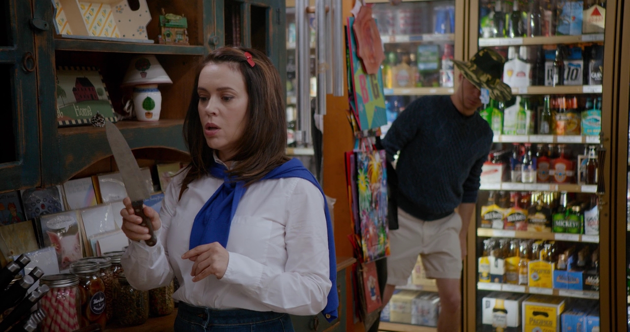 Charmed-Online-dot-nl_WetHotAmericanSummer10YearsLater-1x04Lunch0652.jpg