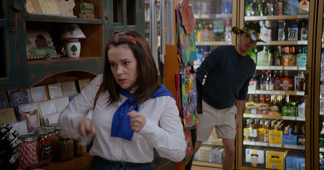 Charmed-Online-dot-nl_WetHotAmericanSummer10YearsLater-1x04Lunch0654.jpg