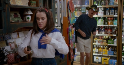 Charmed-Online-dot-nl_WetHotAmericanSummer10YearsLater-1x04Lunch0655.jpg