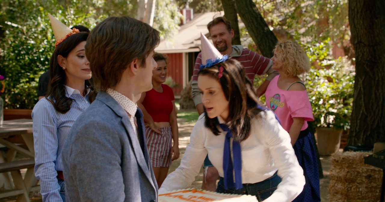 Charmed-Online-dot-nl_WetHotAmericanSummer10YearsLater-1x05KingOfCamp0477.jpg