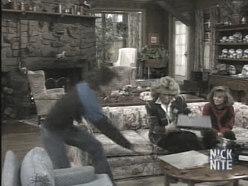 charmed-online_dot_nl-WhosTheBoss2x14-0407.jpg