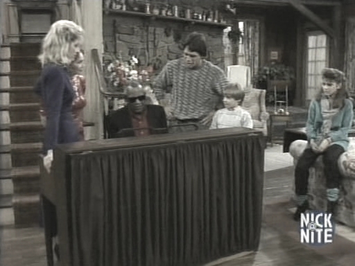 Charmed-online_dot_nl-WhosTheBoss3x16-0924.jpg Charmed-online_dot_nl-WhosTheBoss3x16-0924.jpg