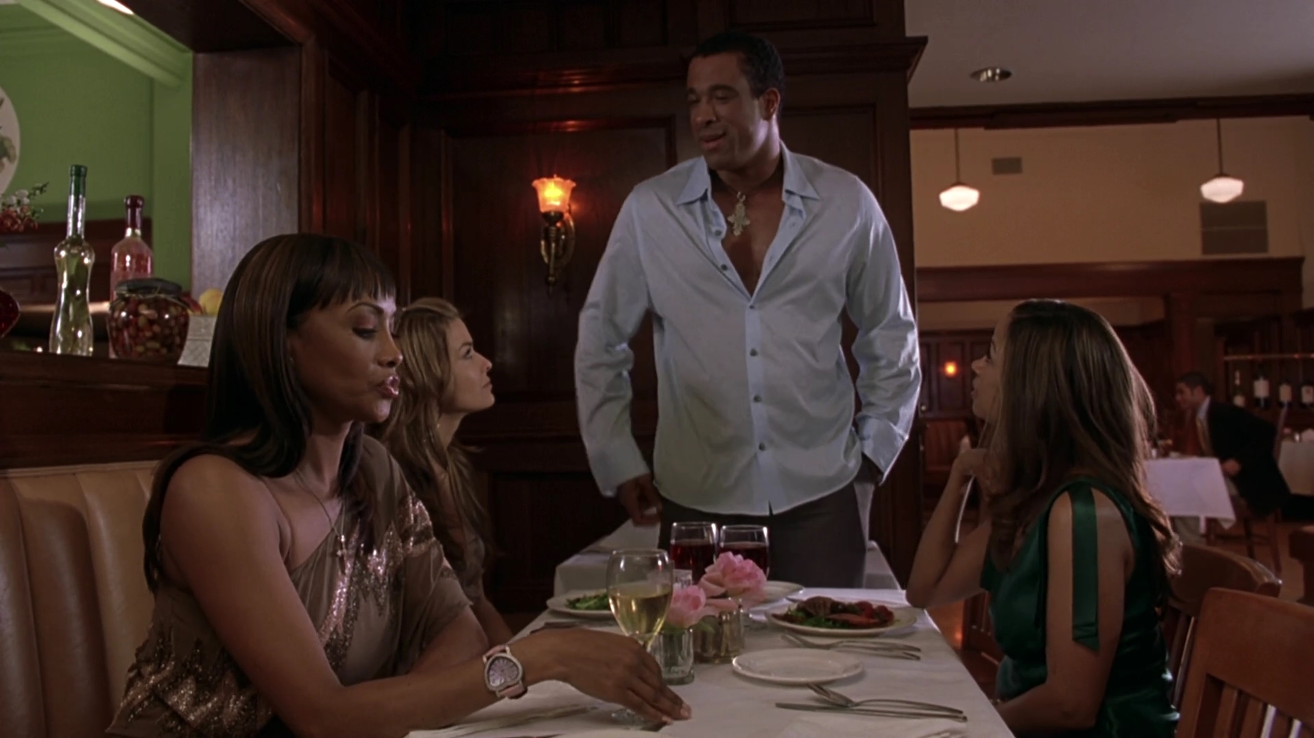 Charmed-Online-dot_nl-GettingPlayed2049.jpg